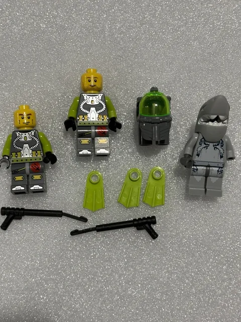 LEGO Atlantis Divers & Shark Warrior Minifigure Incomplete Lot  w/Accessories