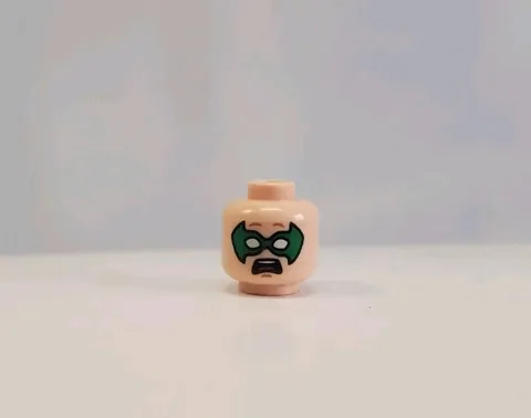 LEGO Batman Robin Minifigure Head Green Mask Eyeholes Light Nougat Angry Scared 