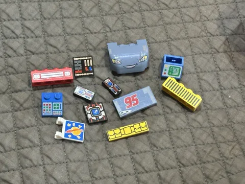 Lego Lot Printed Pieces Parts Printed Tiles & Bricks 3068p51  11055pr0014 Vintag