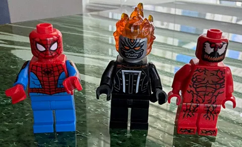 LEGO Marvel Minifigures Spider-Man Ghost Rider Carnage Lot of 3 Plastic 2021