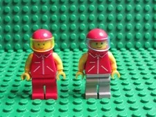 Lot 2 Lego Minifigures Classic Town Red Jacket zipper Red Helmet hat ZR44