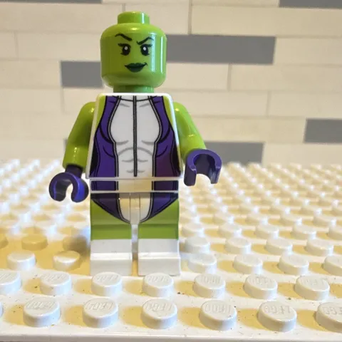 LEGO She-Hulk minifigure 2017 rare missing hair piece