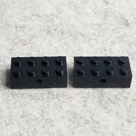 LEGO Vintage 7049b Brick 2 x 4 with Wheels Holder Trans Clear Bottom Black x2