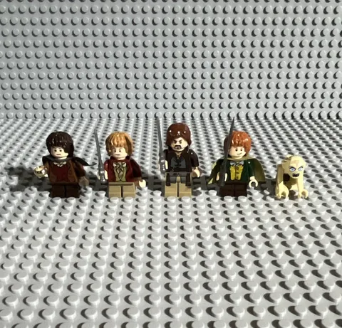 LEGO The LOTR Minifigure Lot of 5 Frodo, Sam, Merry, Gollum, and Aragon