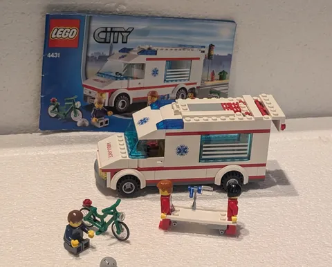 LEGO 4431 - Lego City: Ambulance With Manual  Retired 
