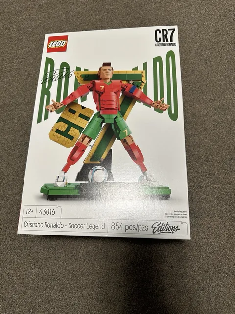 LEGO #43016 Cristiano Ronaldo Soccer Legend CR7 854pcs Brand New Factory Sealed