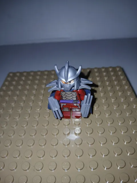 LEGO Shredder Minifigure Teenage Mutant Ninja Turtles with Armor, Helmet, Cape