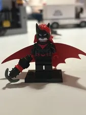 Official Lego Batwoman Minifigure (from 76300 Arkham Asylum