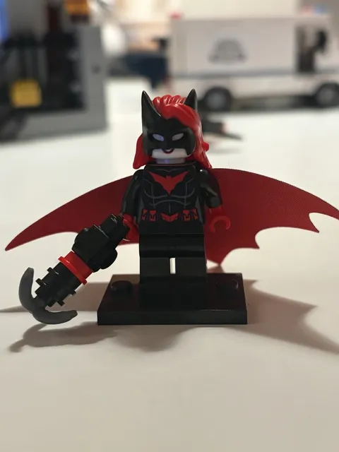 Official Lego Batwoman Minifigure (from 76300 Arkham Asylum