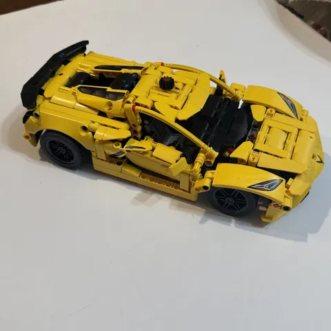 LEGO TECHNIC: Chevrolet Corvette Stingray (42205) - FREE SHIPPING
