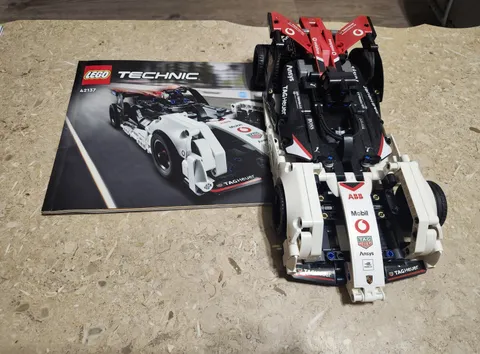 LEGO TECHNIC: Formula E Porsche 99X Electric (42137)