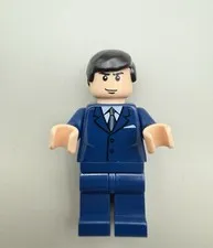 Lego Bruce Wayne minifigure 7783 Batcave: Penguin Freeze Invasion 
