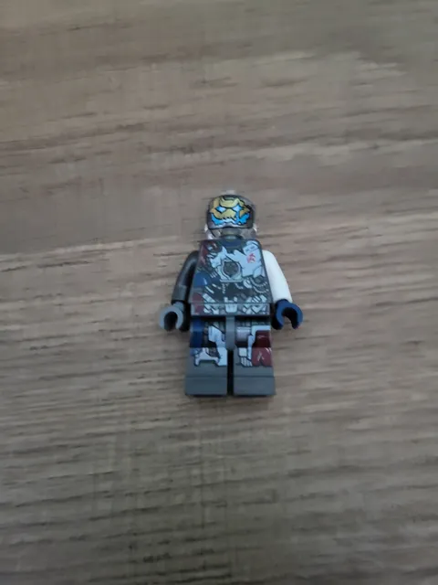 Lego Ultron Mark 1 minifigure 2015 Good Condition from avengers tower