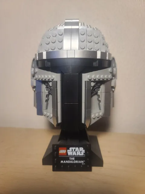 LEGO Star Wars: The Mandalorian Helmet (75328) Built