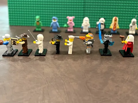 LEGO Collectible minifigures series read description