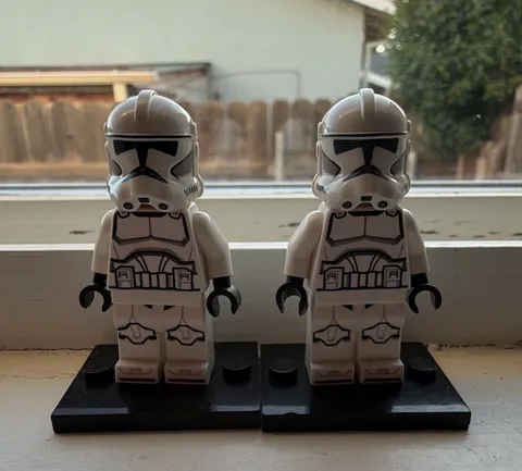 LEGO Star Wars Clone Trooper Minifigures (2) w/ Black Display Bases