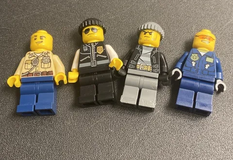 Lego City Lot Of 4 Minifigures, 2 Cops, 2 Robbers police mini figs Guc