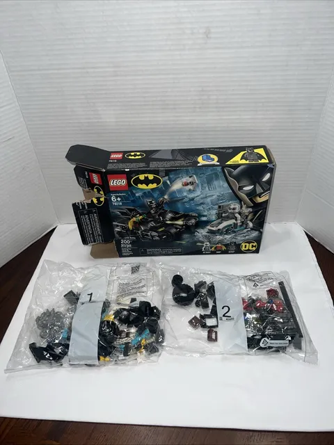 Lego Super Heroes Mr. Freeze Batcycle Battle (76118)| Open Box