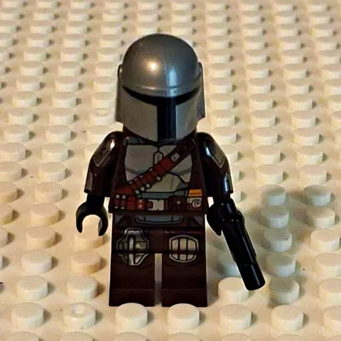 LEGO Star Wars The Mandalorian Minifigure w/ Helmet & Blaster Plastic
