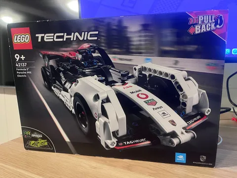 LEGO 42137 TECHNIC: Formula E Porsche 99X Electric (Brand New)
