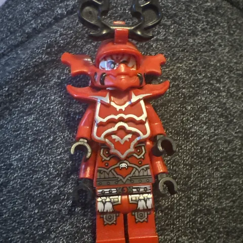 Lego New Black Minifigure Head Alien with Lime Eyes White Fangs Green Face