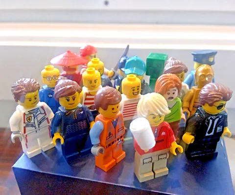 LEGO Bulk Lot of 18 LEGO Minifigures (100% Real Lego) Great Condition