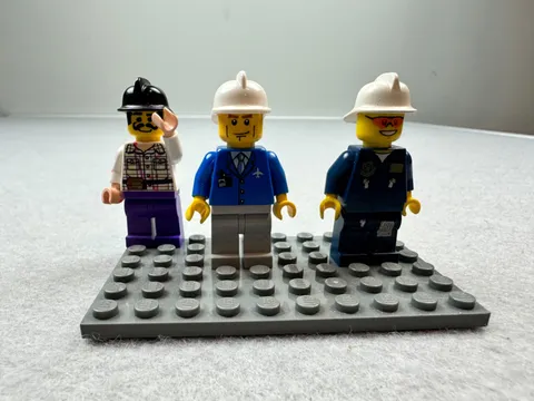 Lot of 3 LEGO Minifigures_CITY_Police_Airport_Artist