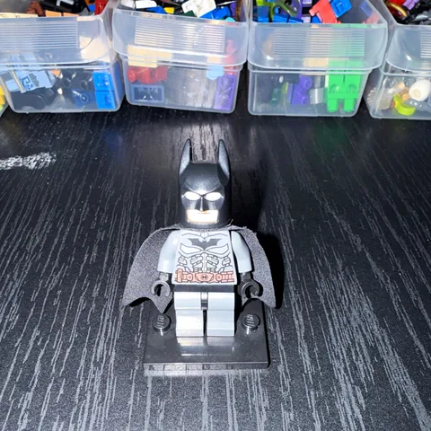 LEGO Dark Knight Batman Minifigure Figure w/ Cloth Cape & Cowl Plastic