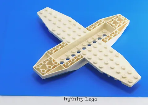 LEGO White Aviation Plane Bottom 18 x 16 x 1 x 1.3 Aircraft Fuselage Base 35106