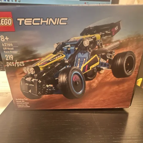 LEGO TECHNIC: Off-Road Race Buggy (42164)