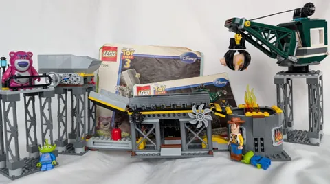 LEGO 7596 Trash Compactor Escape Toy Story 3 Woody Hamm Lotso Disney Crane 2010