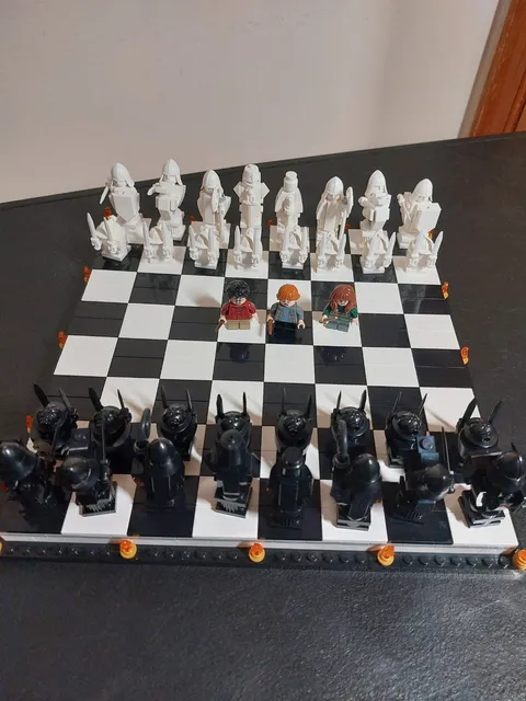 LEGO Harry Potter 76392 Hogwarts Wizard's Chess Set COMPLETE
