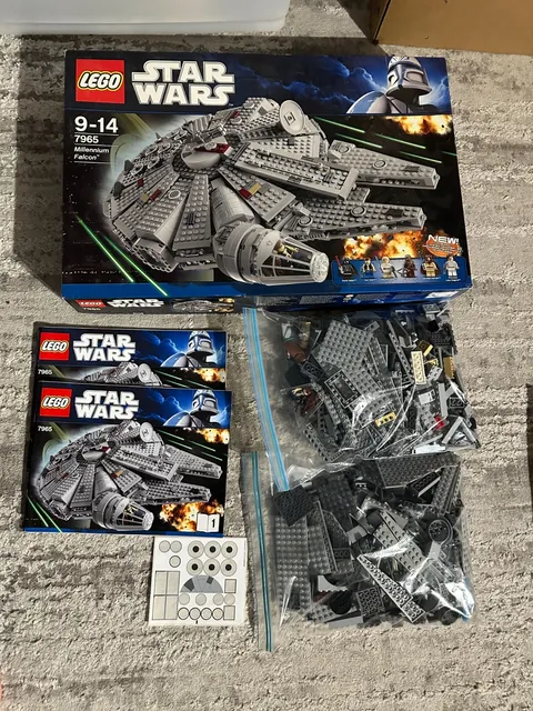 LEGO Star Wars: Millennium Falcon (7965)