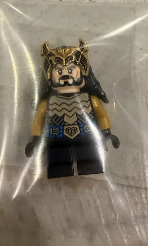 LEGO The Hobbit Thorin Oakenshield Gold Armor Crown 79017 Minifigure