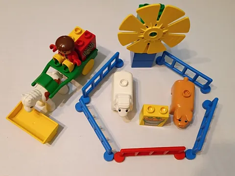 DUPLO FARM: Horse, Cart, Windmill, Fence, Trough, Sheep, Pig, Farmer, Food Block