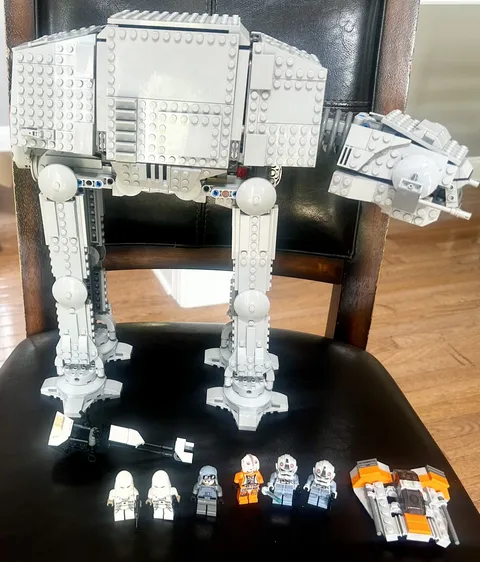 LEGO Star Wars: AT-AT (75288) Good Condition All Minifgs and GWP