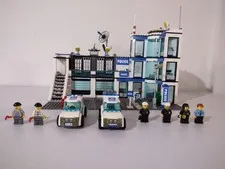 Used, Complete LEGO City Police Station 7498