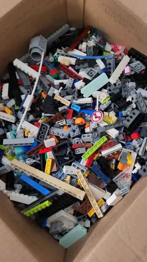 Over 9 Lbs Lego Mixed Bulk Lot