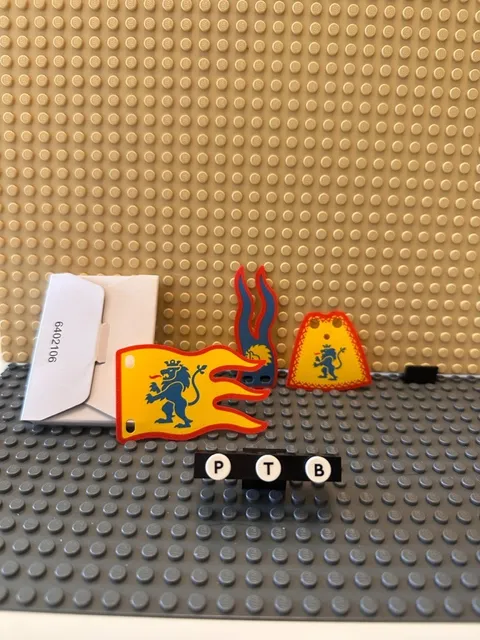 Brand new LEGO Lion Knight Castle Flags and cape 10305