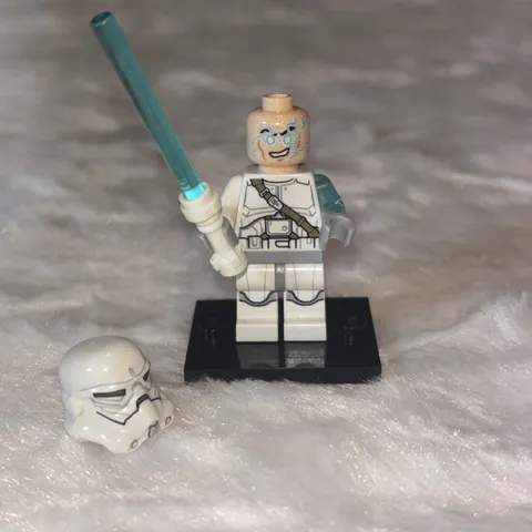 LEGO Star Wars Minifigure Jek-14 with Stormtrooper Helmet sw0571 Rare 75051