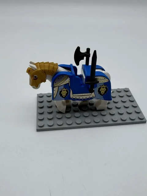 LEGO minifigure White Horse with Lion Knight Barding 13744pb02 castle 70404