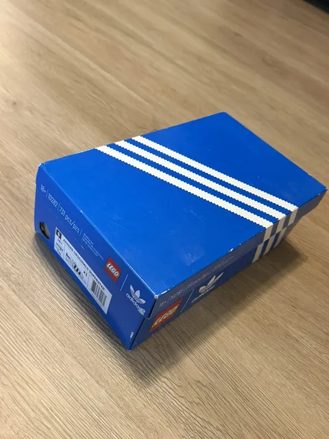 Lego Icons: adidas Originals Superstar (10282) / RETIRED / 731pcs / NIB