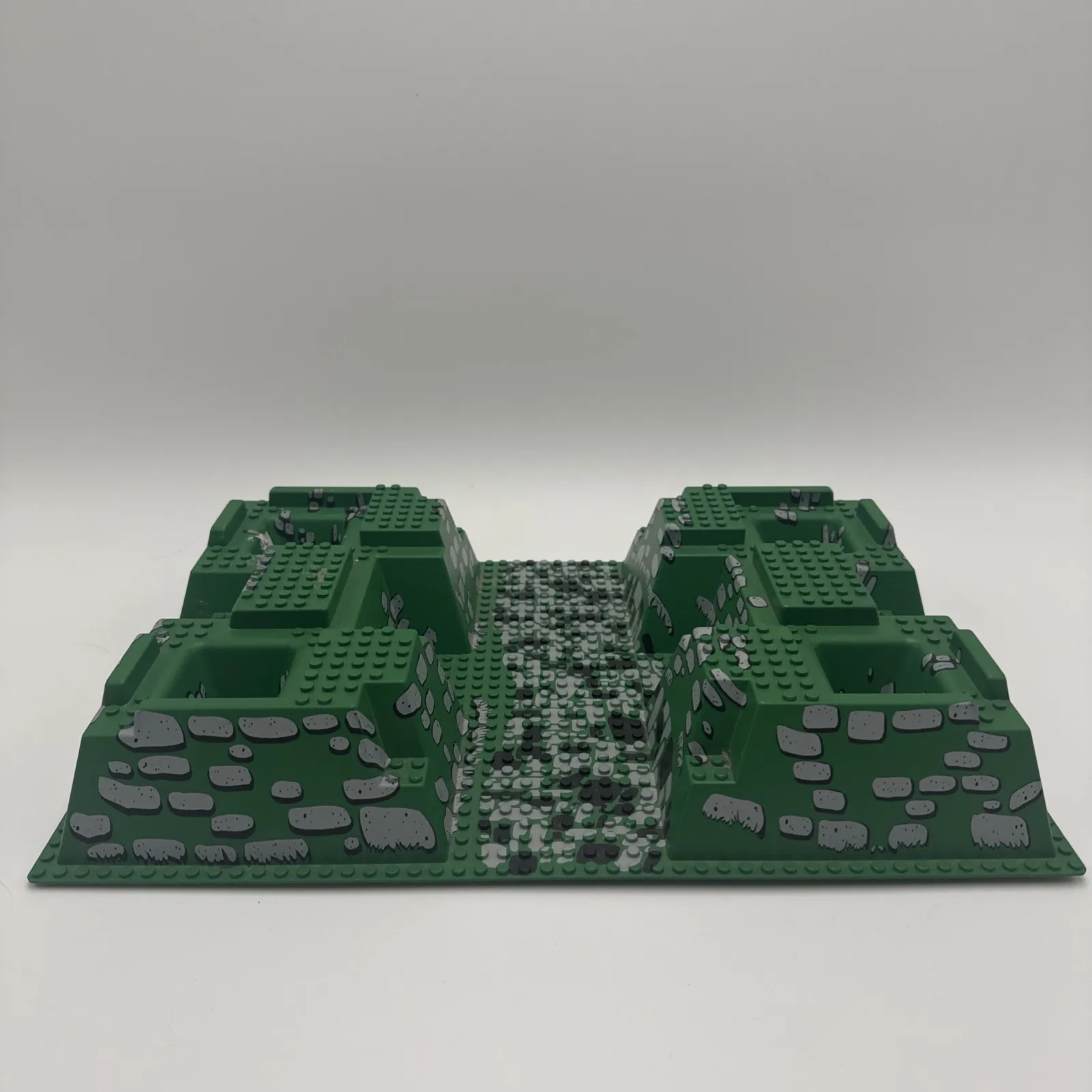 LEGO Green 32x48 Raised Baseplate EUC Stone Path Pits 6091 10176 Castle 30271px2