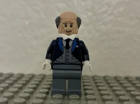 LEGO The LEGO Batman Movie 70909 sh313 Alfred Minifigure