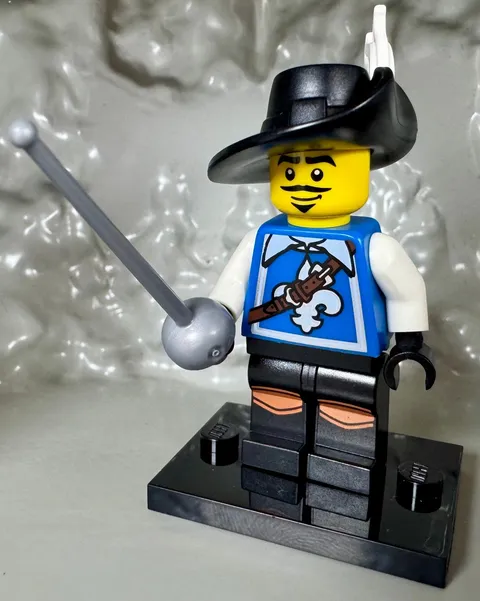 LEGO 8804 CMF Series 4 Musketeer Minifigure col04-3 Complete w/accessories
