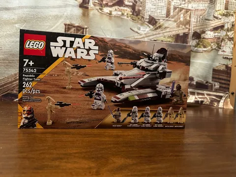 LEGO Star Wars: Republic Fighter Tank (75342) The Clone Wars New Sealed Retired!
