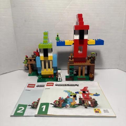 LEGO Minecraft The Parrot Houses (21282) - 535 pieces COMPLETE with Manual