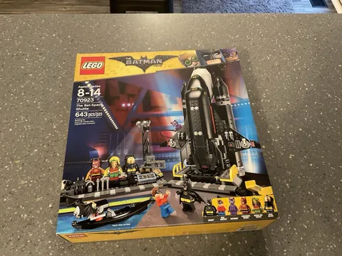 LEGO 70923 The Bat-Space Shuttle Batman Movie Catwoman Dick Grayson Firestarter