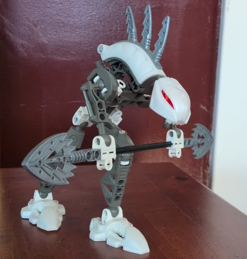 LEGO BIONICLE Barraki Mantax 8916 Poseable Figure White/Gray Plastic Incomplete