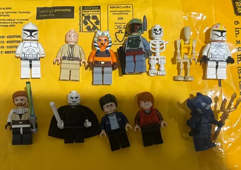 14 Lego Minifigure And Accessories Lot